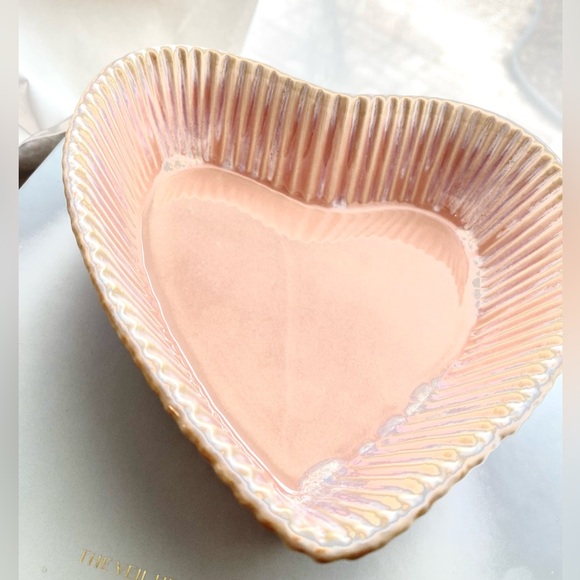 Anthropologie Heart Shaped Stoneware Ramekin Pink - Picture 4 of 7